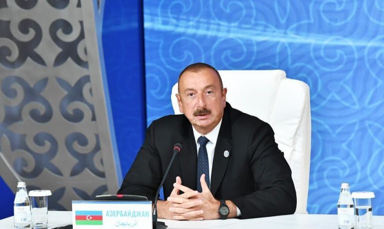 Zəngin sarı rəng payızın trendi olacaq - FOTO