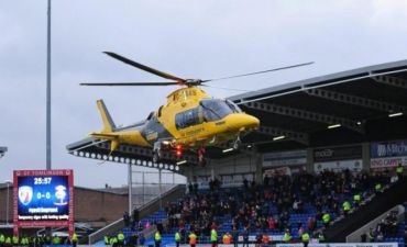 Futbol oyunu zamanı helikopter stadiona endi