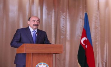 Əbülfəs Qarayev nazirliyin qarşısında duran əsas v
