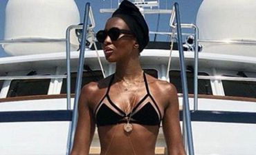 48 yaşlı məşhur model hamilədir - FOTO