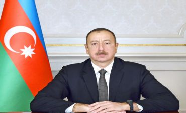 Prezident İlham Əliyev Alim Qasımovu mükafatlandır