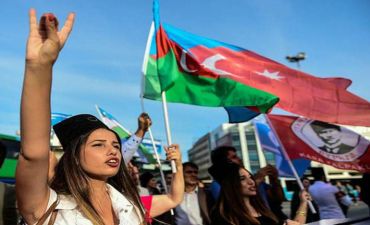 Ankara meydanında Azərbaycan bayraqları - FOTO