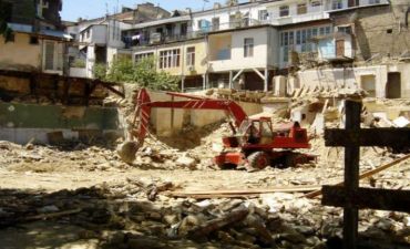 Bakıda böyük söküntü - Evlərindən kirayəyə köçənlə
