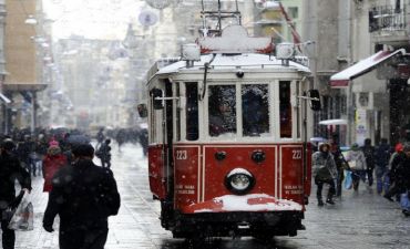 İstanbula mövsümün ilk qarı - FOTO