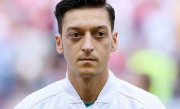 Özil milli karyerasını ilə bağlı məktub yaydı