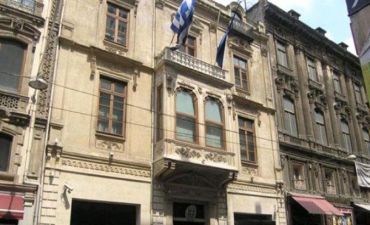 İstanbuldakı Yunanıstan səfirliyinin binası yanır