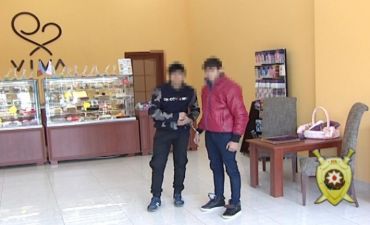 Bakıda uşaqlar bir gecəyə 4 mağazanı soydular