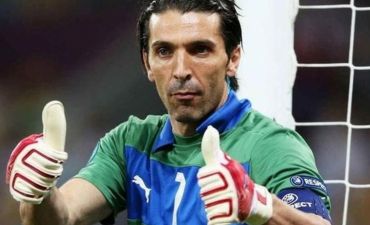 Buffon Fransada ilk mükafatını qazandı