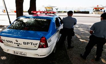 Qucağında oğlunu saxlayaraq, qarətçiləri güllələdı