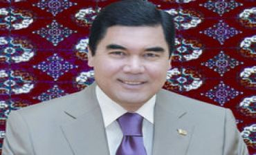 Türkmənistan prezidenti Polad Bülbüloğlunu təriflə