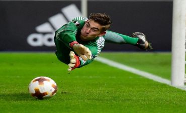 Məşhur futbolçunun oğlu debüt oyununda penalti dəf