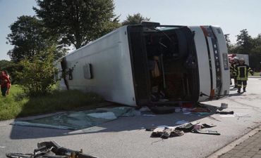 Almaniyada turist avtobusu qəzaya uğrayıb
