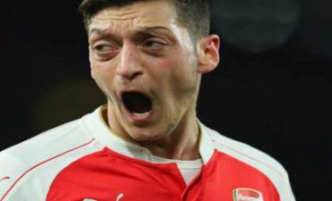 Məsut Özil Mançesterdə oynaya bilər