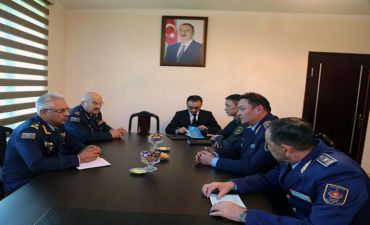 Qazaxıstanlı general-mayor Bakıya gəldi - FOTO