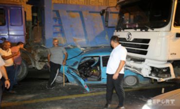 Bakıda yük maşını 9 avtomobilə çırpılıb, 4 nəfər x