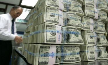 Dolların təzyiqi artır - Tədbirli olmaq lazımdır