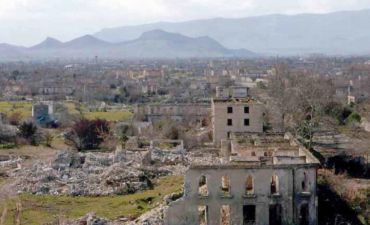 Rəfiqəsi ilə kurorta yollandı - FOTO